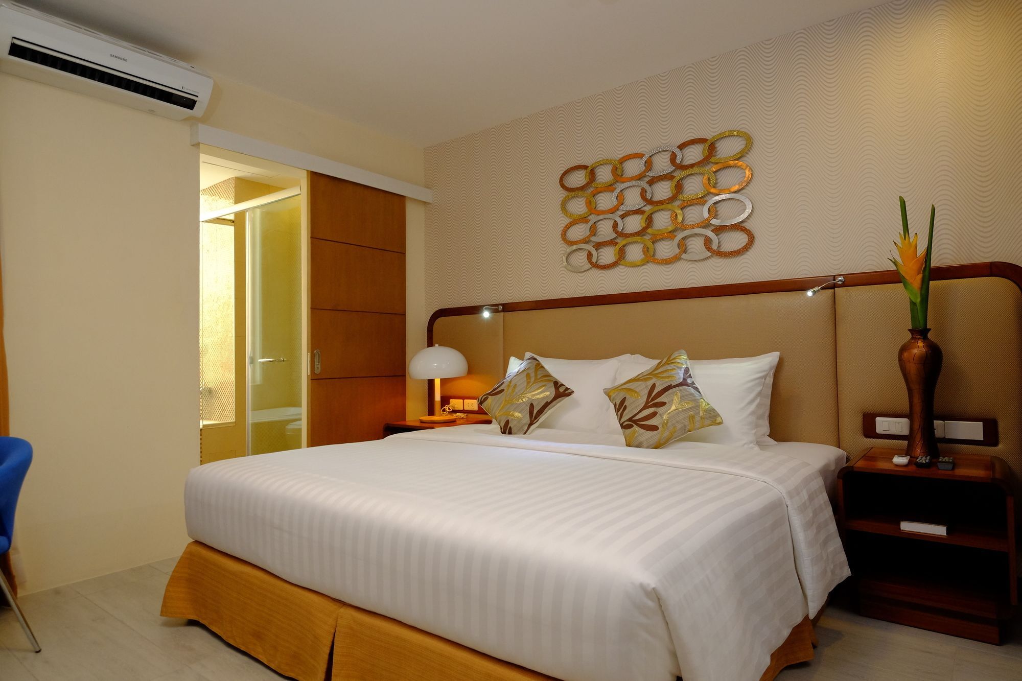One Central Hotel&Suites Cebu Esterno foto